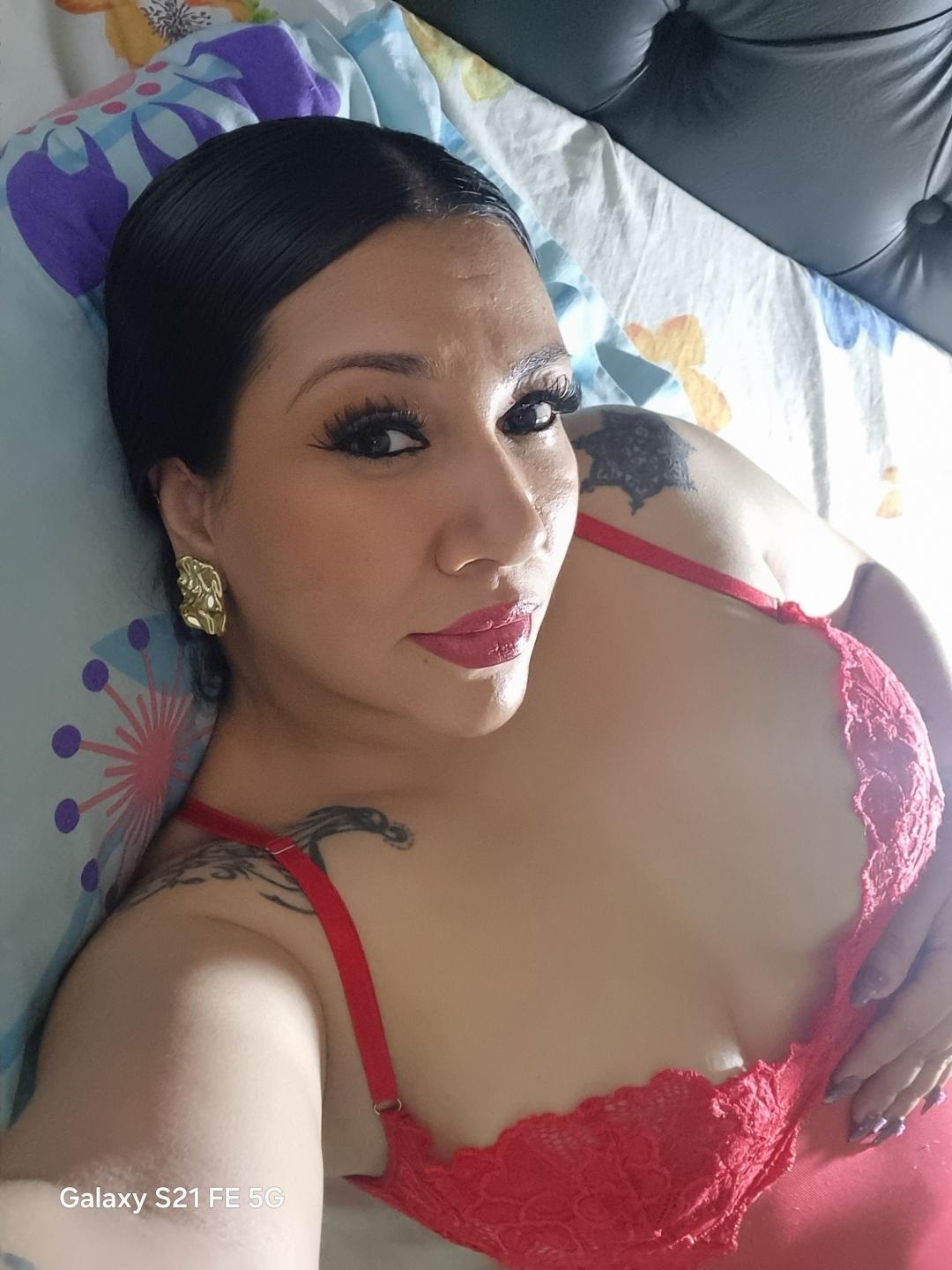 Image of cam model LaurelSexyX from XloveCam