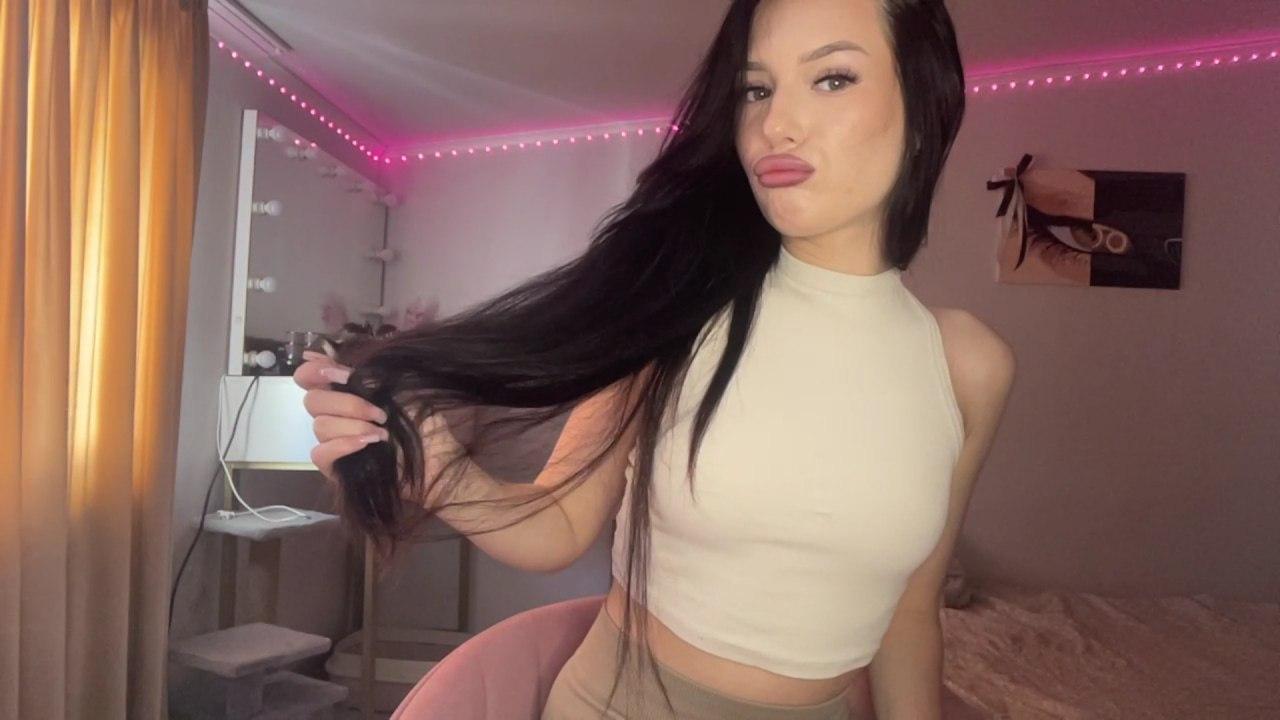 Image of cam model LupitaMondesir from XloveCam