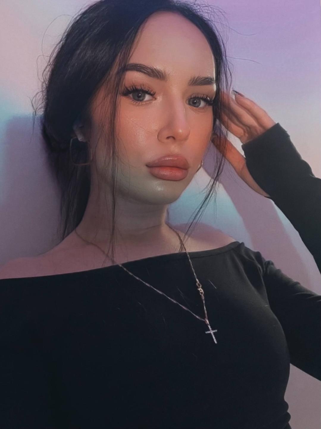 Image of cam model LupitaMondesir from XloveCam
