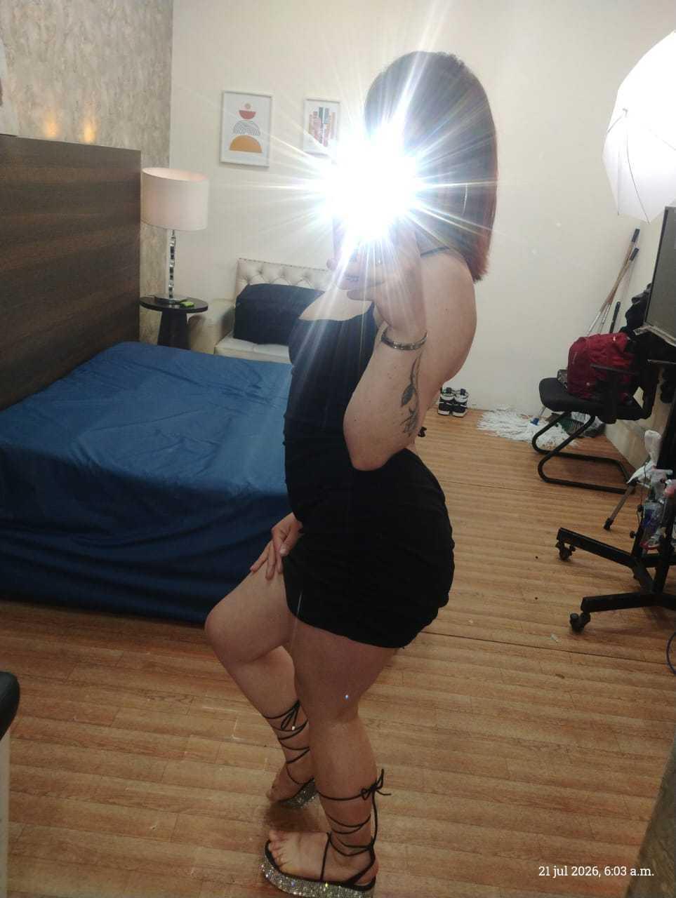 Image of cam model MiaColemann from XloveCam