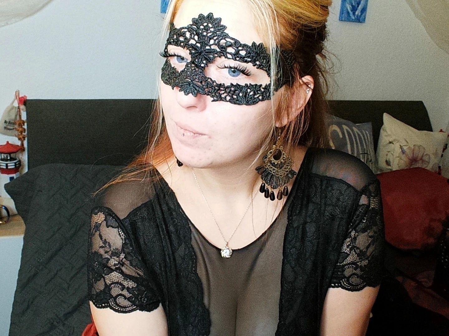 Image of cam model CurvySecret-hot from XloveCam