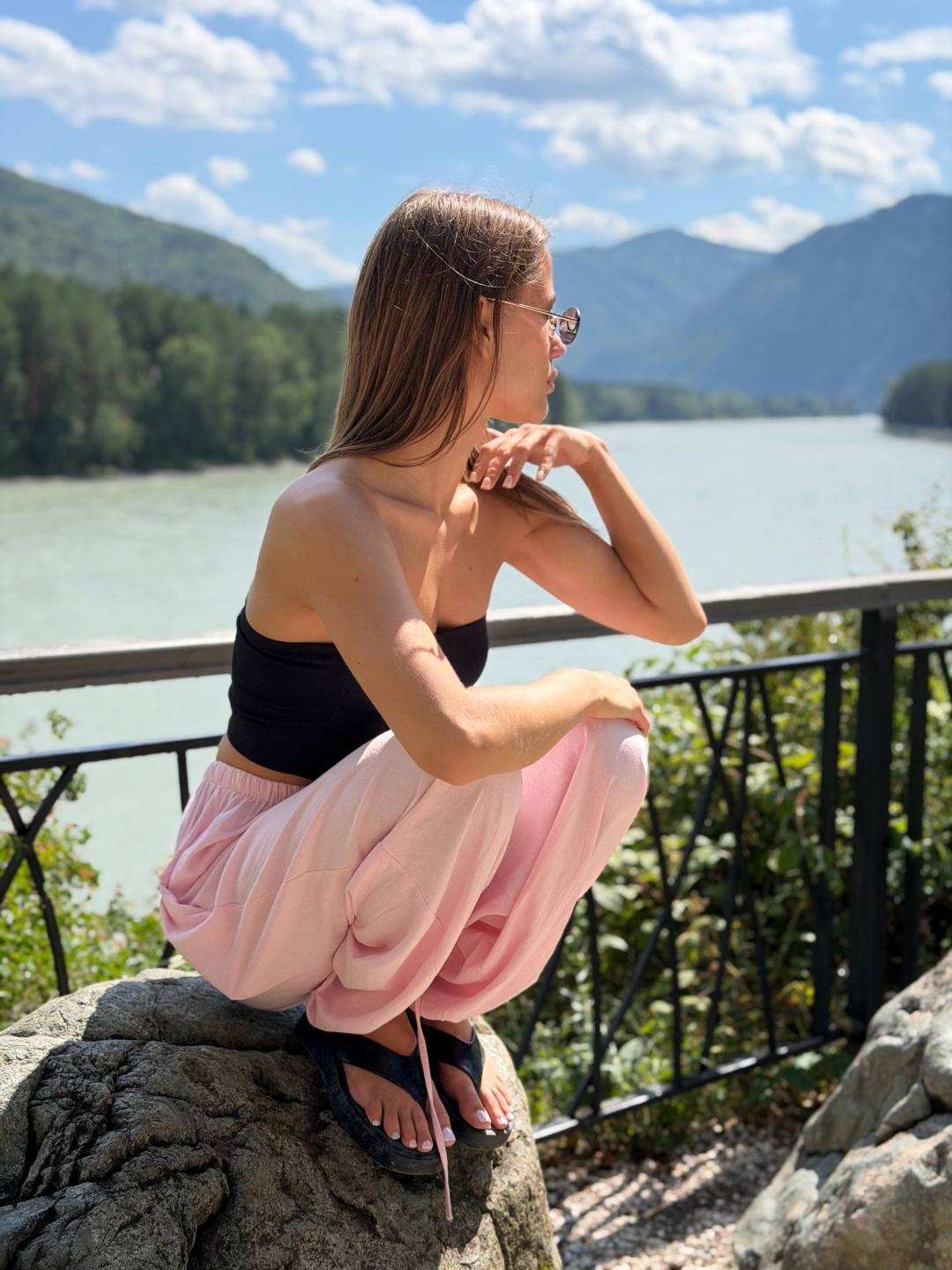 Image of cam model YiSadorra from XloveCam