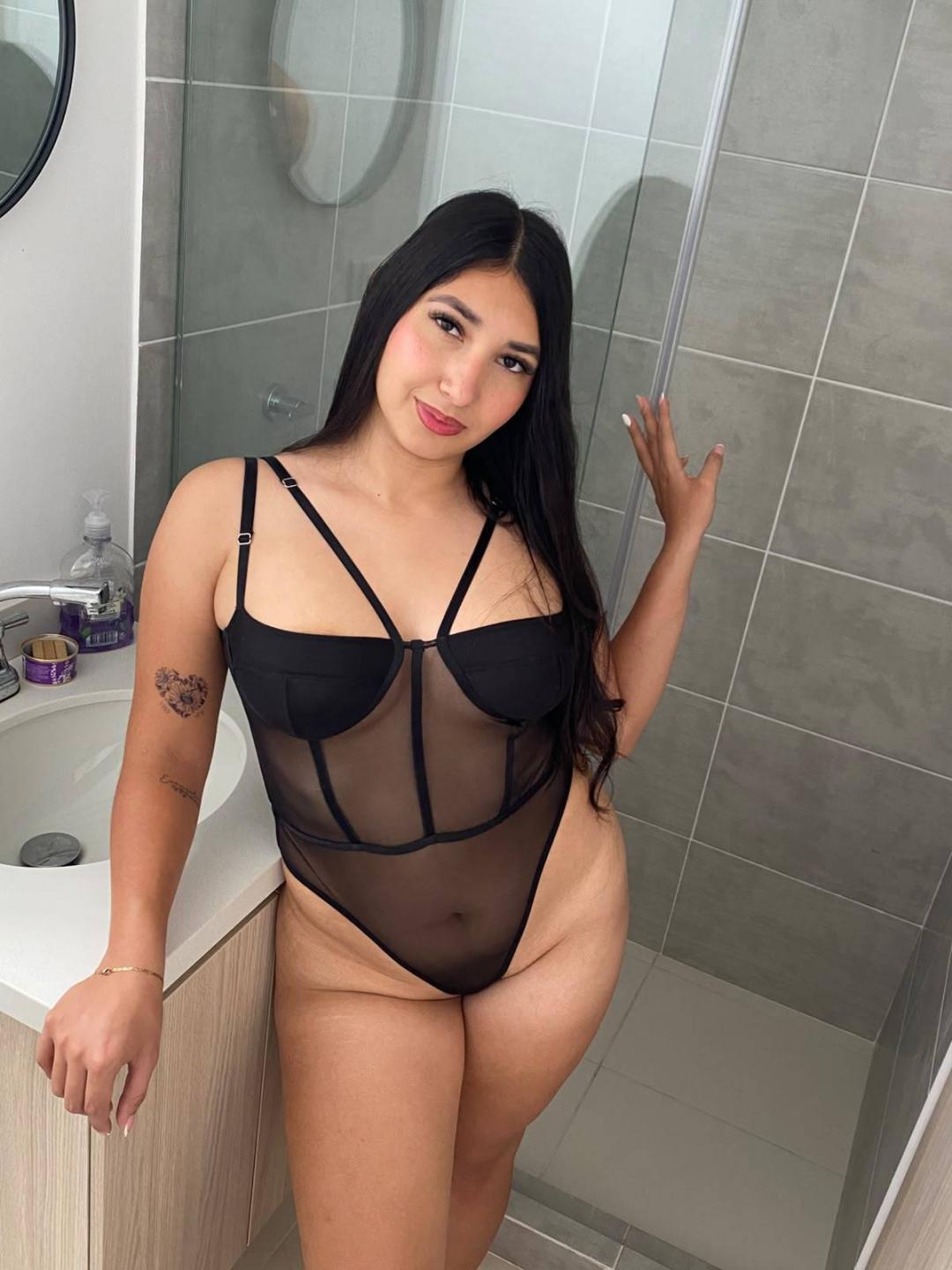 Image of cam model LizzyDilucas from XloveCam