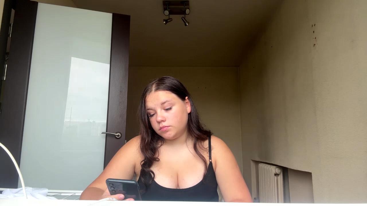 Image of cam model IolaLandauer from XloveCam