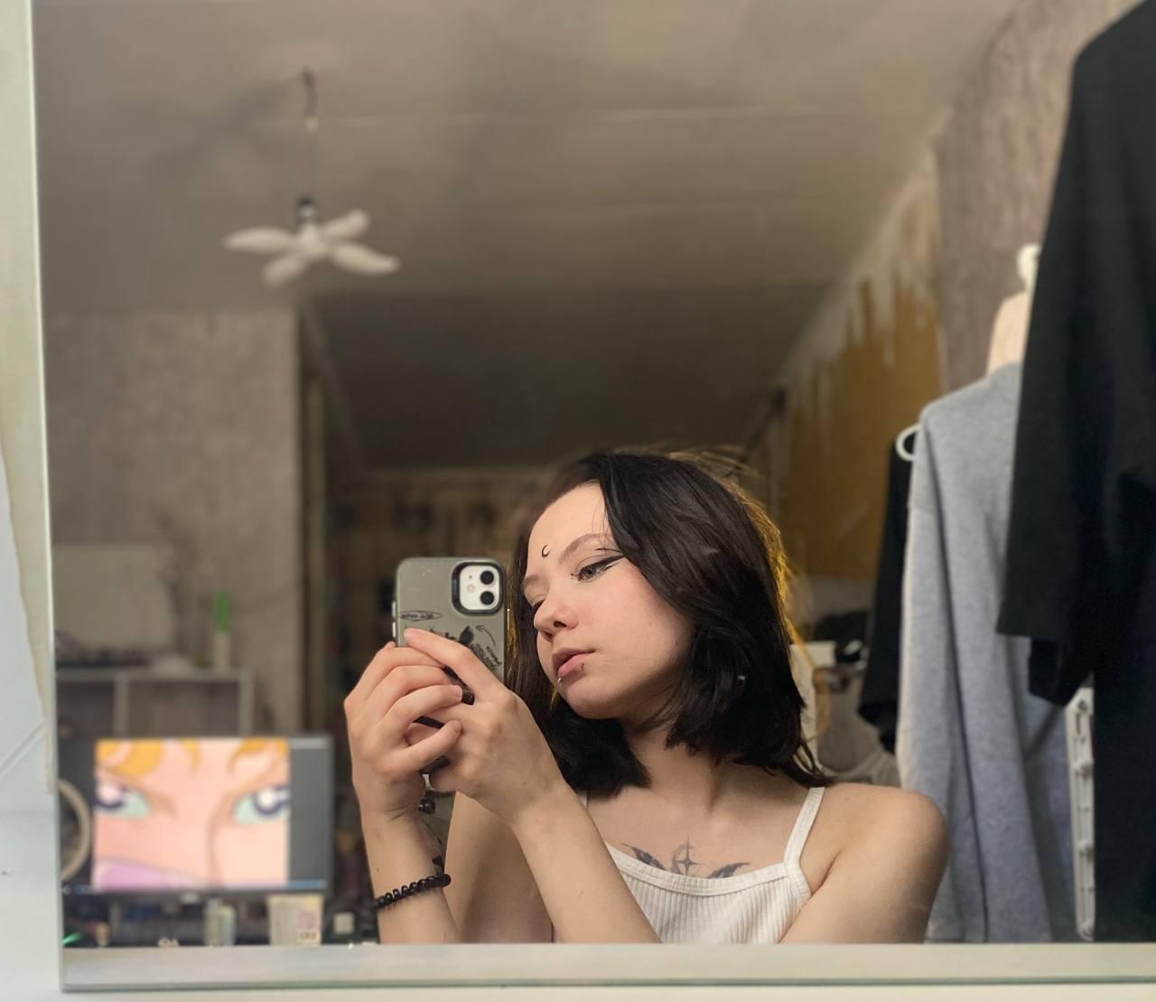 Image of cam model MikaMoony from XloveCam