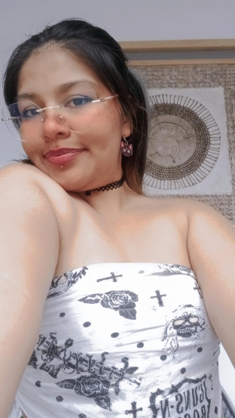 Image of cam model AnthOnellaS from XloveCam