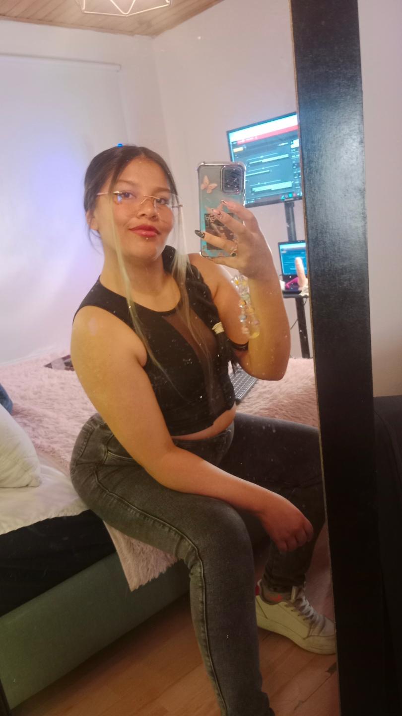 Image of cam model AnthOnellaS from XloveCam