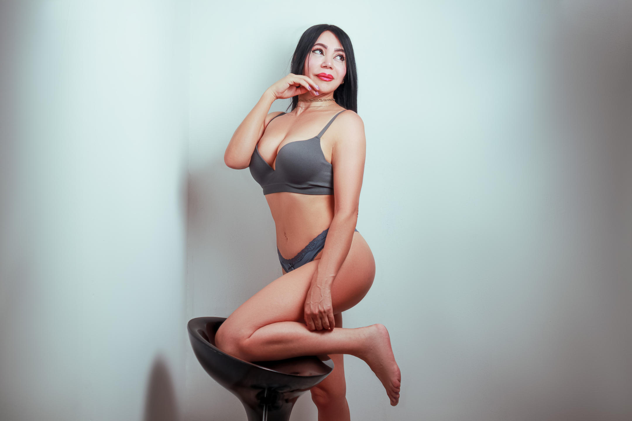 Image of cam model HelenHard from XloveCam