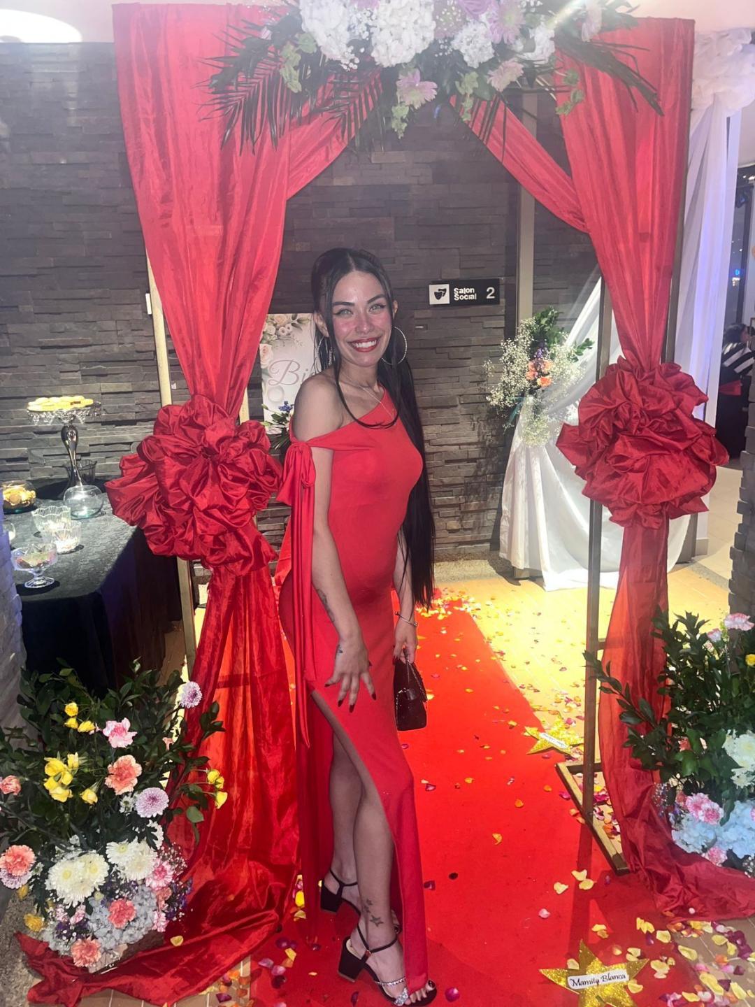 Image of cam model ZoeLux from XloveCam