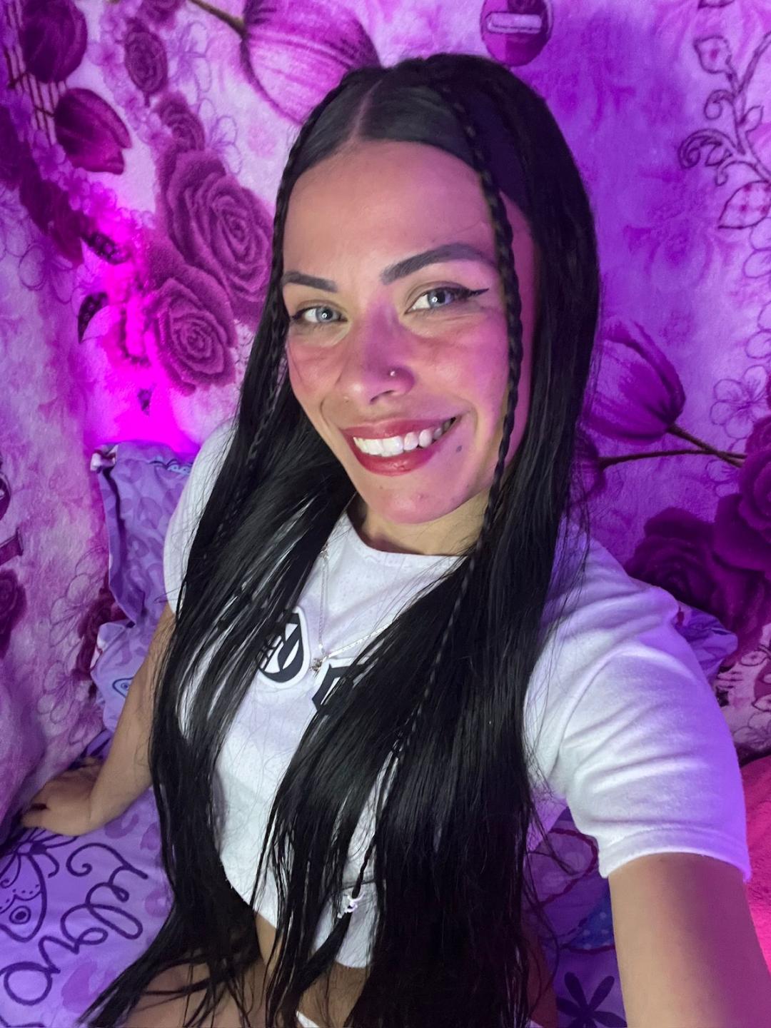 Image of cam model ZoeLux from XloveCam