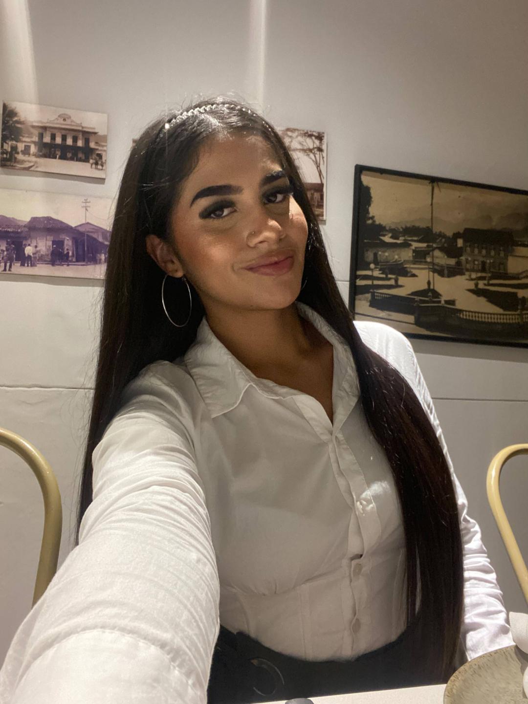 Image of cam model IsisFerrer from XloveCam