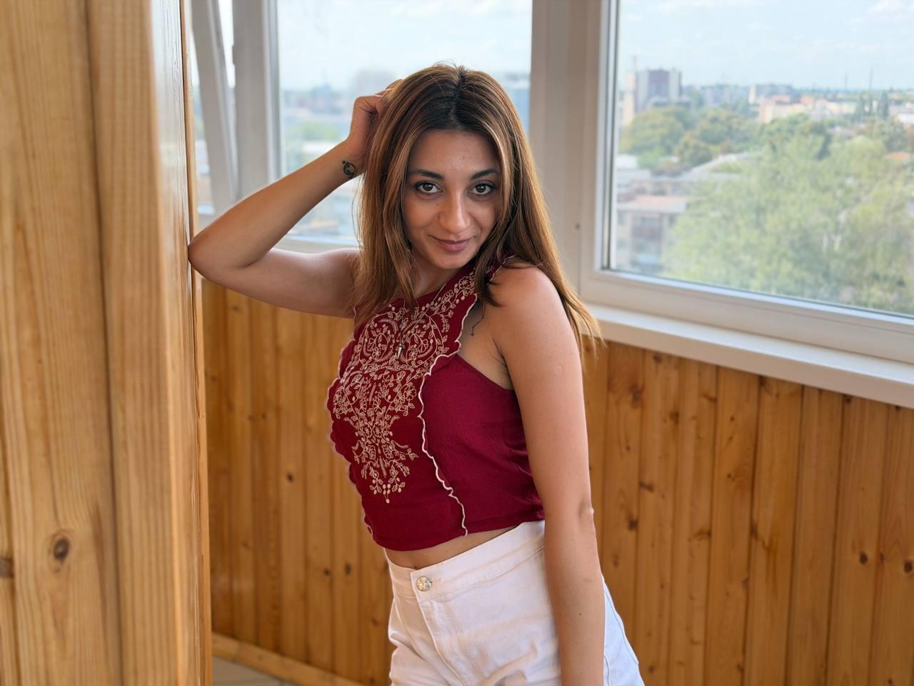 Image of cam model MiyaLinn from XloveCam