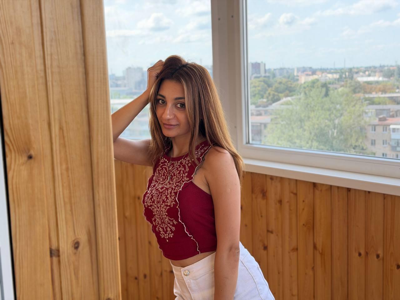 Image of cam model MiyaLinn from XloveCam
