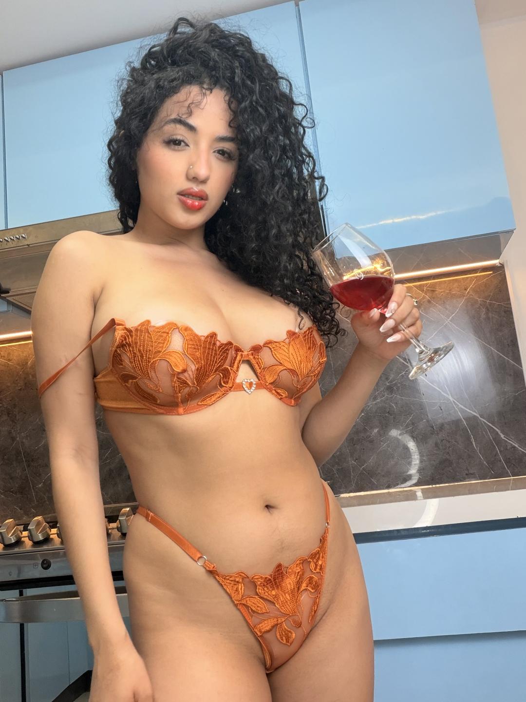 Image of cam model AuroraFerretti from XloveCam
