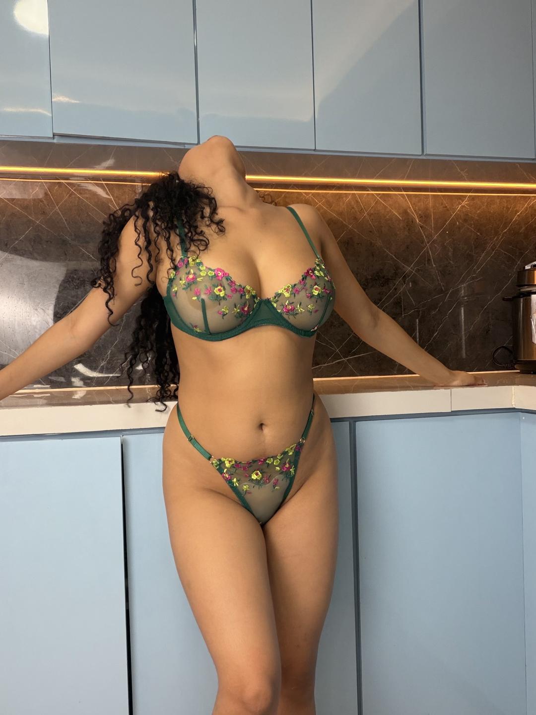 Image of cam model AuroraFerretti from XloveCam