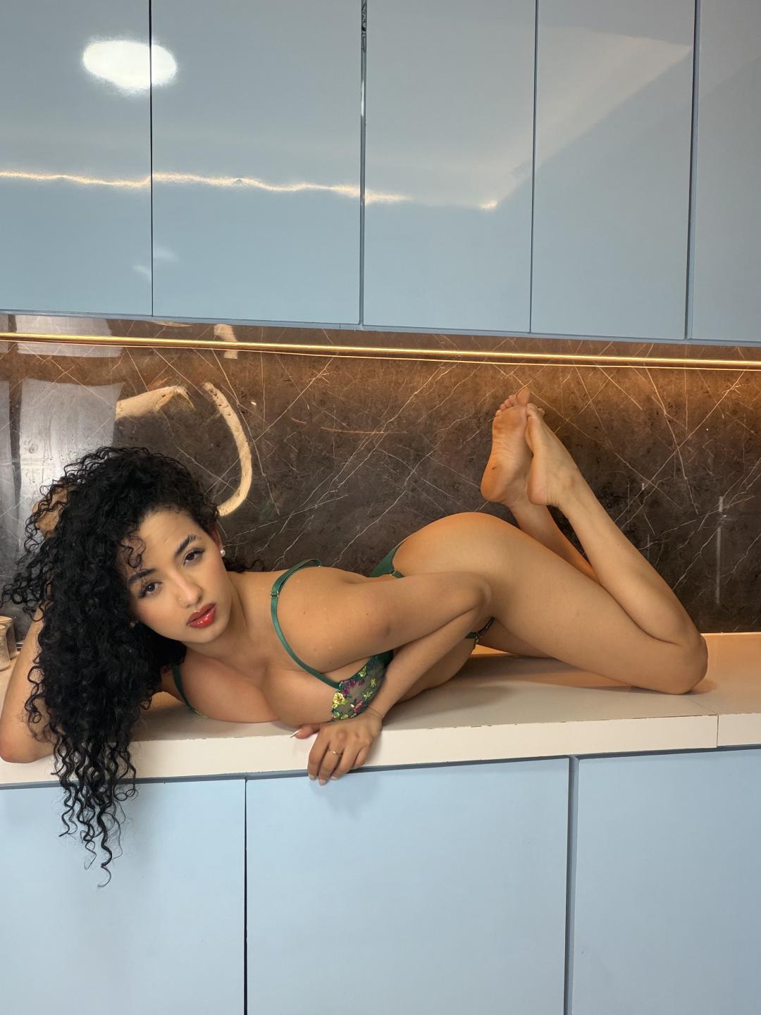 Image of cam model AuroraFerretti from XloveCam