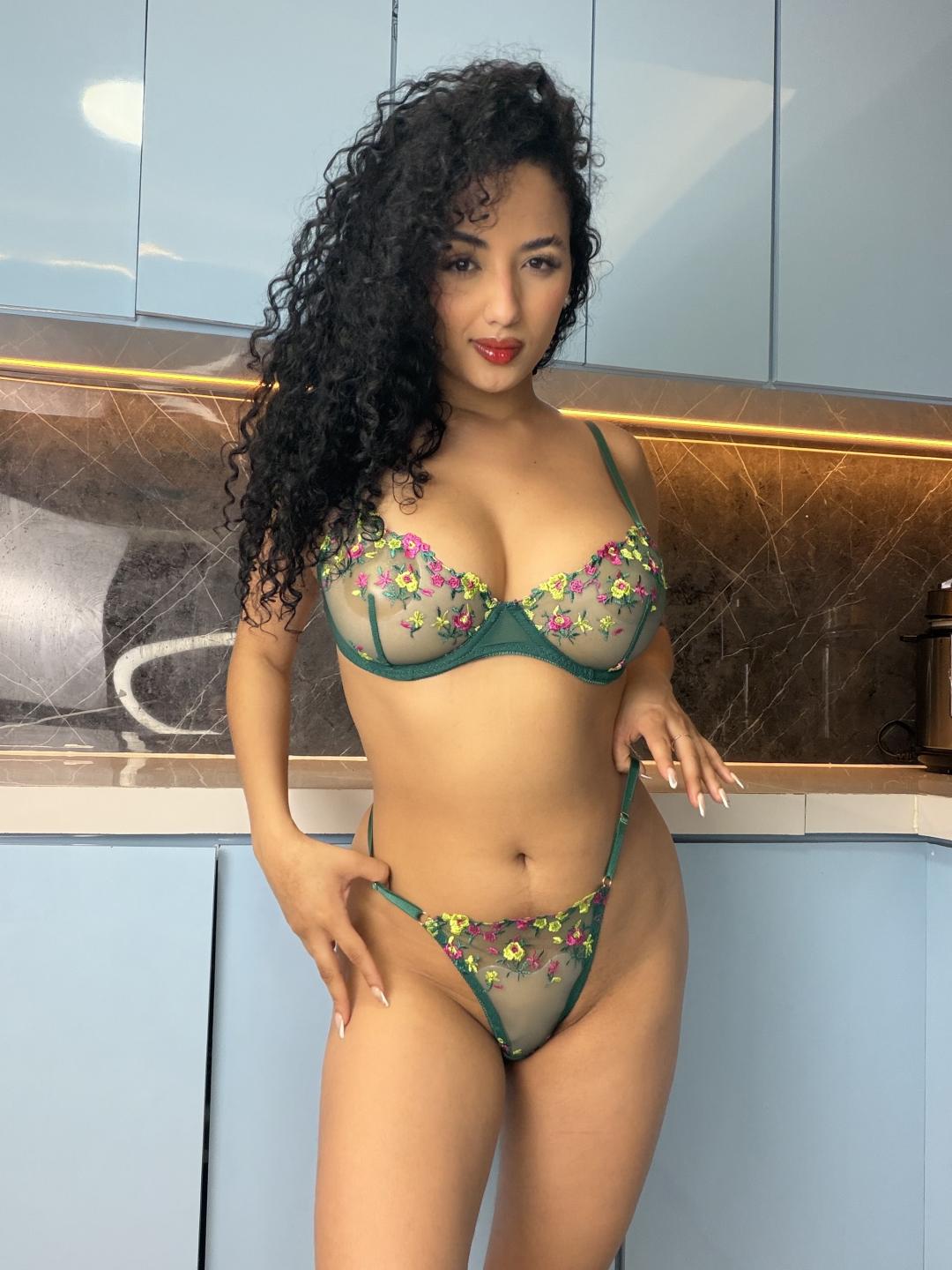 Image of cam model AuroraFerretti from XloveCam