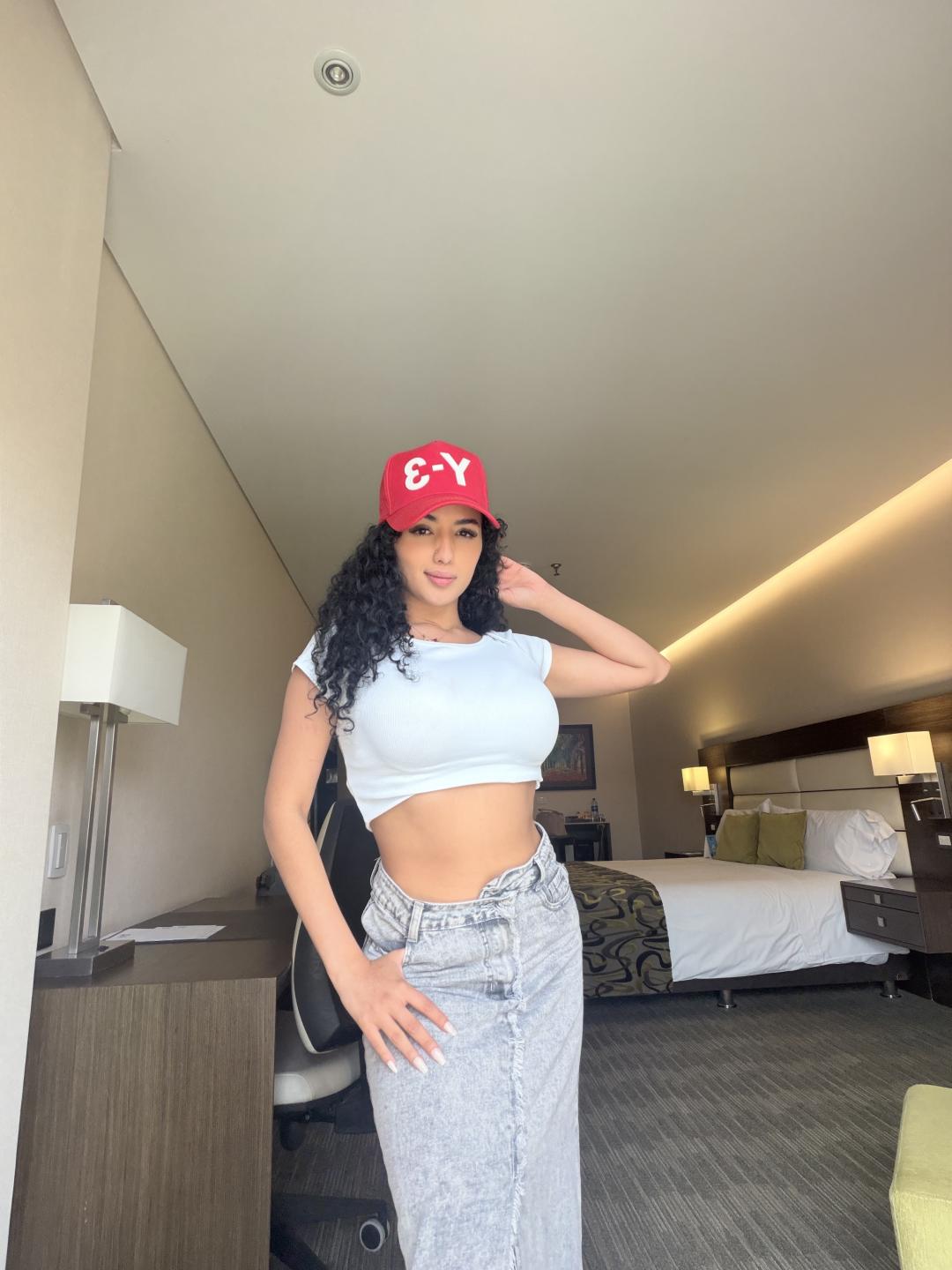 Image of cam model AuroraFerretti from XloveCam