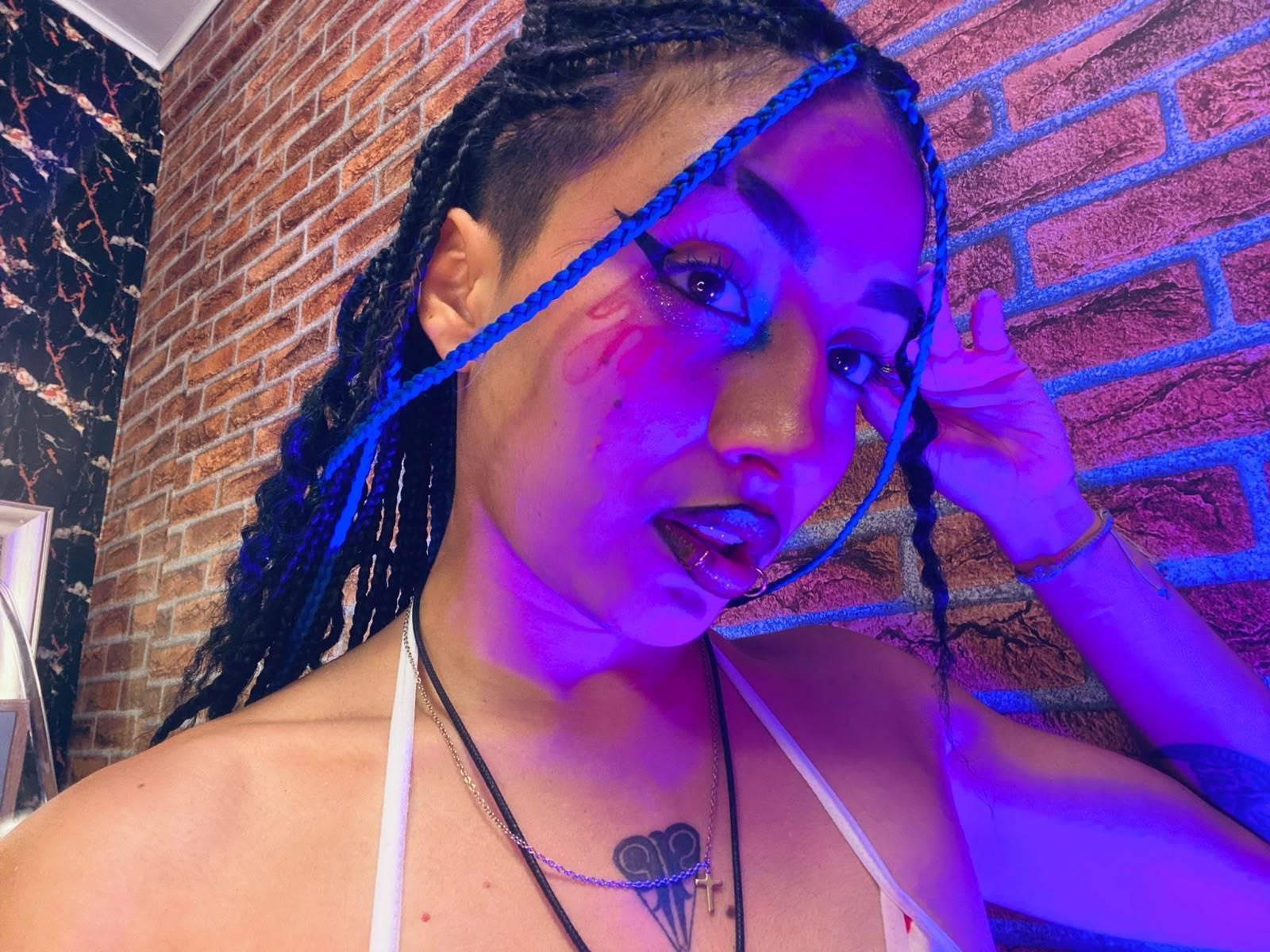 Image of cam model LunaixMoon from XloveCam