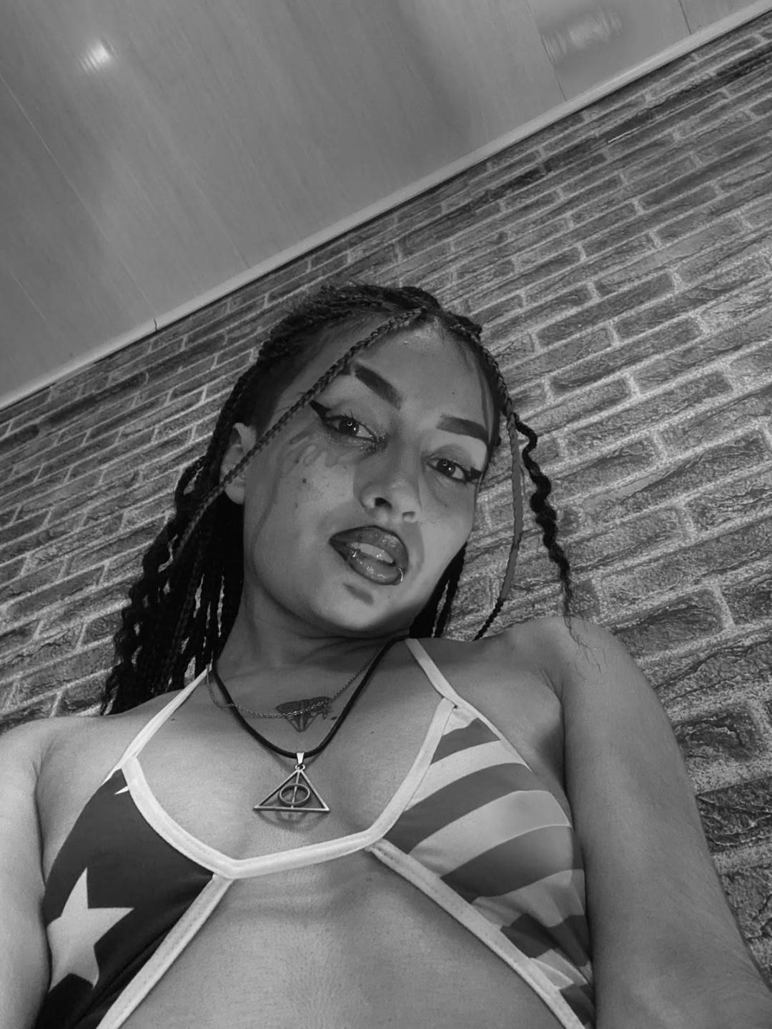 Image of cam model LunaixMoon from XloveCam