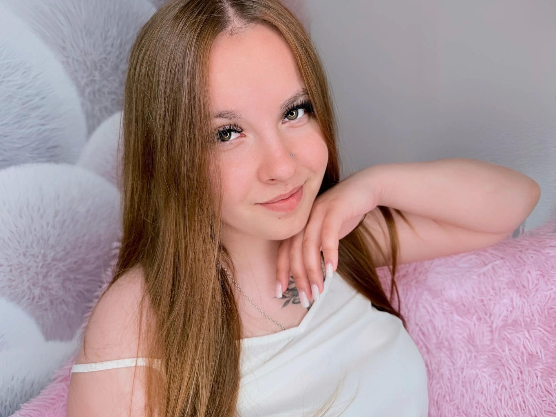 Image of cam model CandyCat-hot from XloveCam