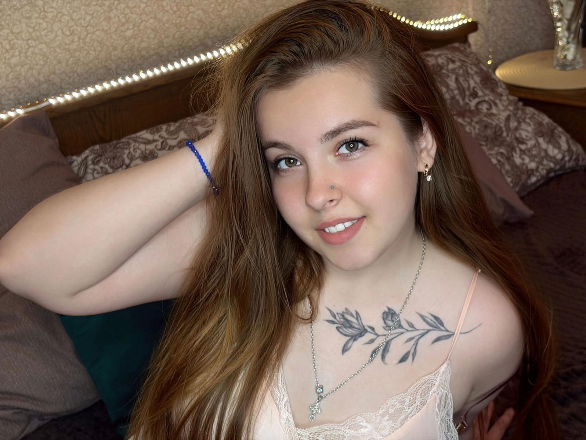 Image of cam model CandyCat-hot from XloveCam