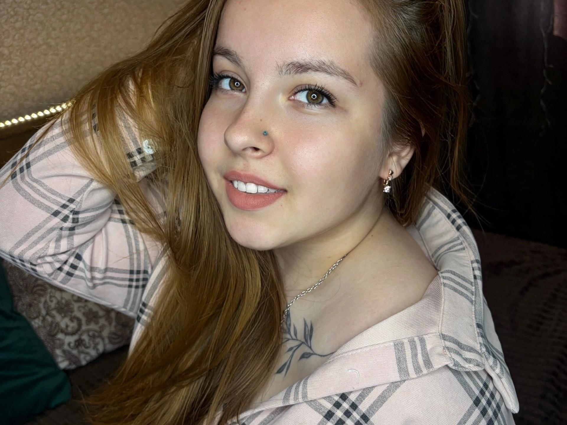 Image of cam model CandyCat-hot from XloveCam