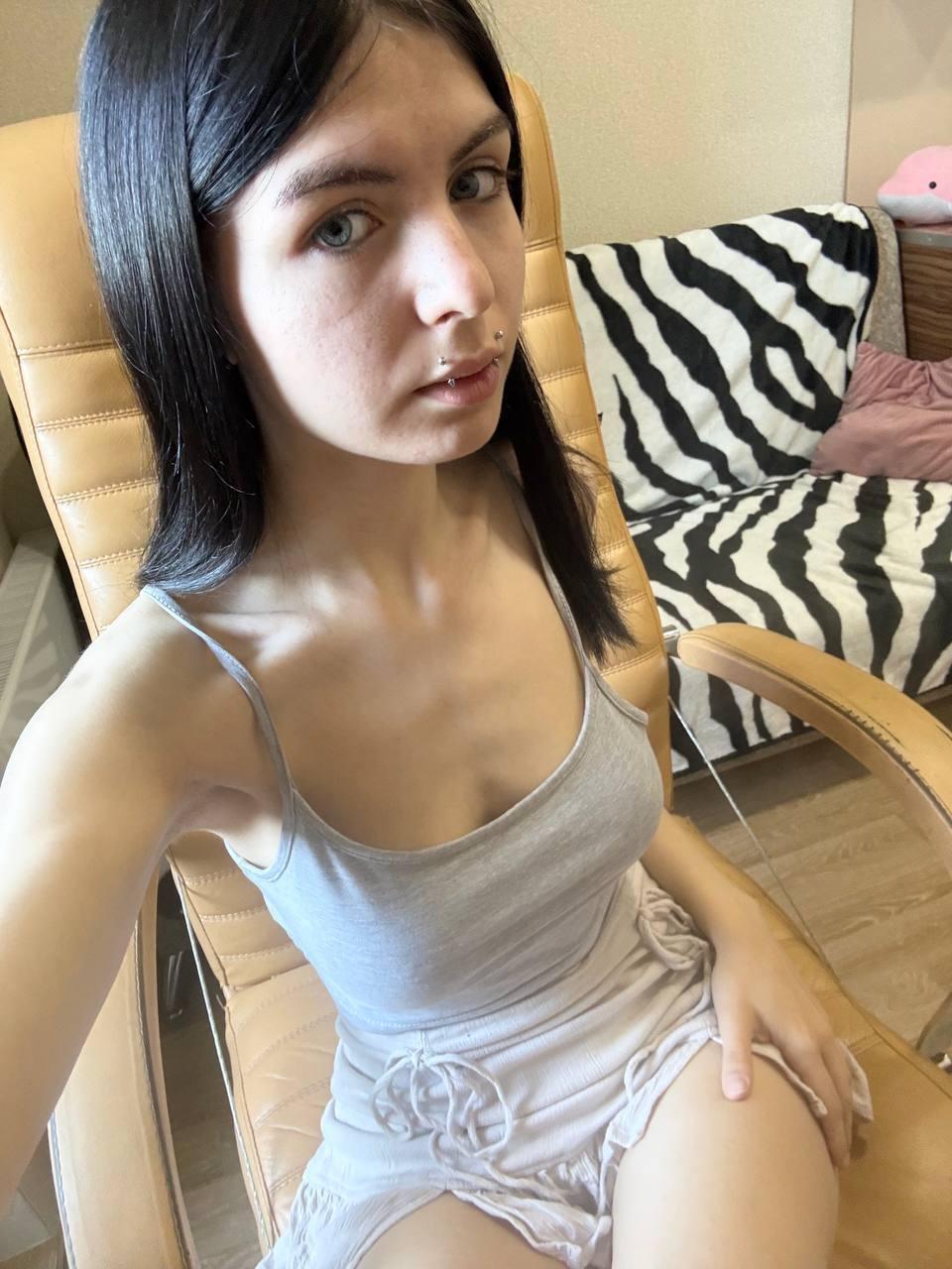 Image of cam model NobukoGraue from XloveCam