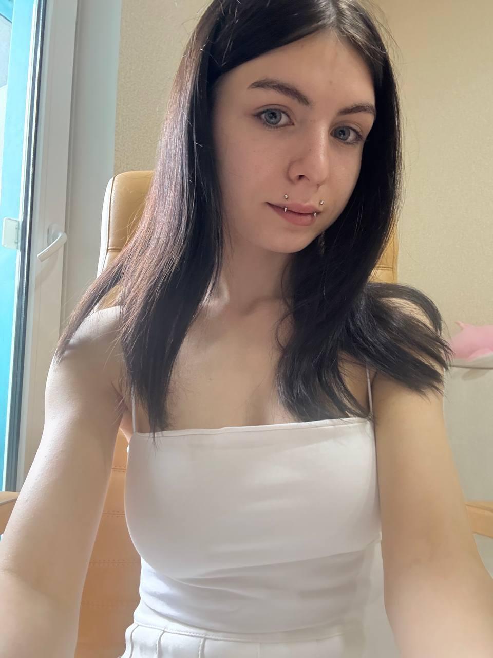 Image of cam model NobukoGraue from XloveCam