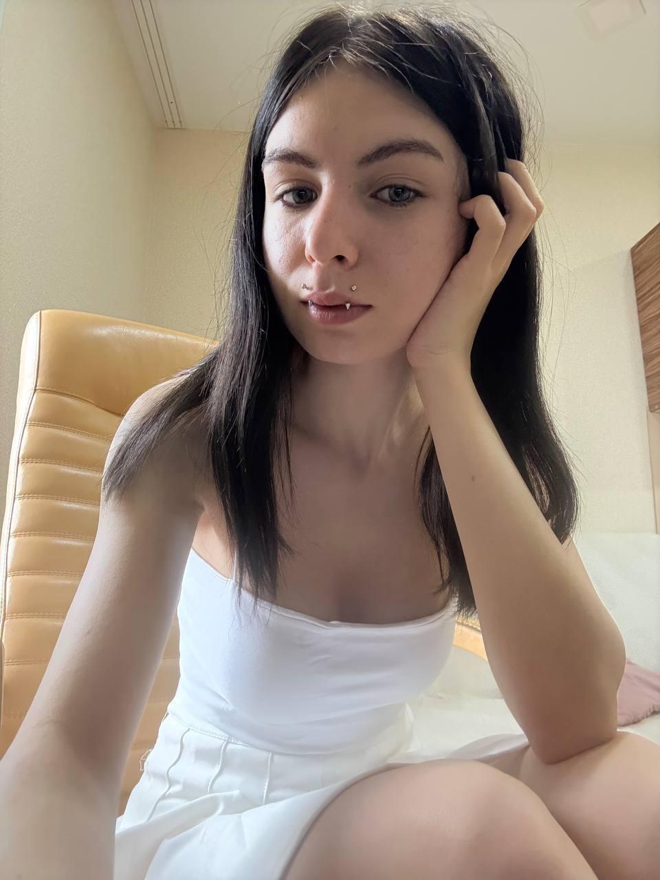 Image of cam model NobukoGraue from XloveCam