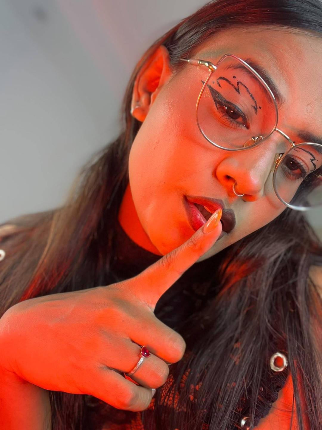 Image of cam model LilithRussoo from XloveCam