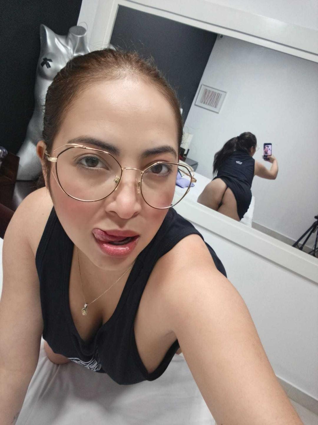 Image of cam model AlanaWest from XloveCam