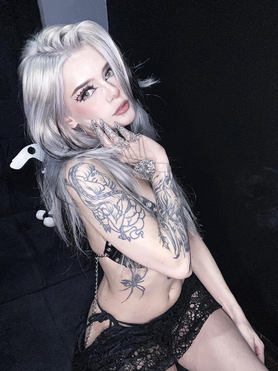 Image of cam model ErgoProxy from XloveCam