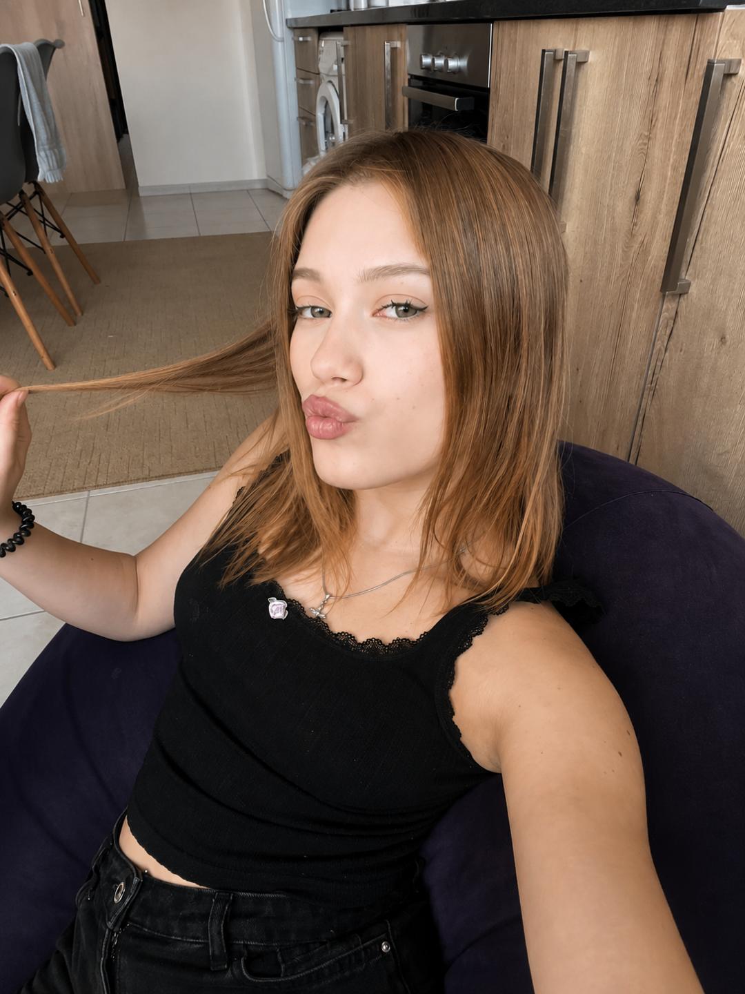 Image of cam model BobbyeWelson from XloveCam