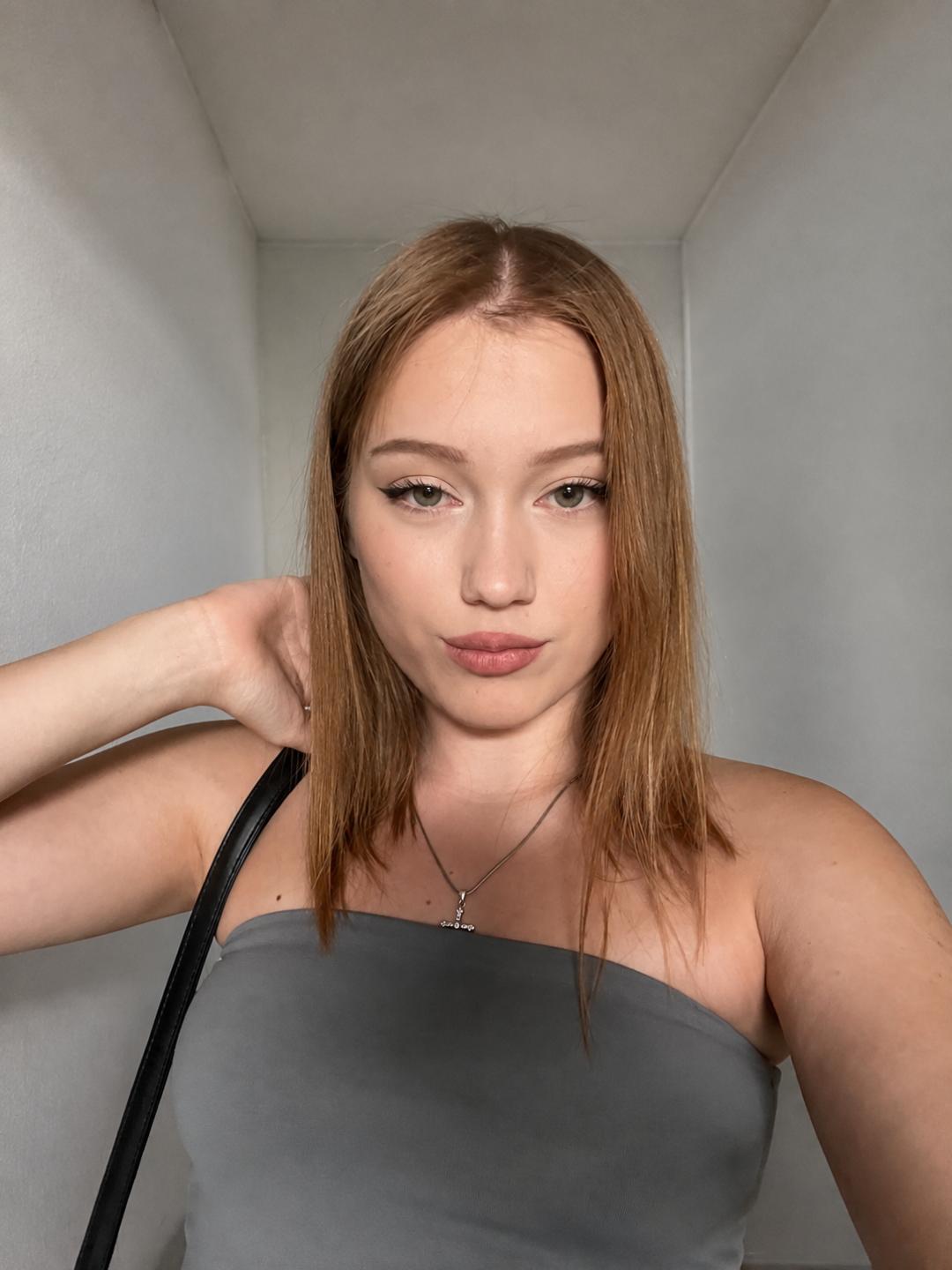 Image of cam model BobbyeWelson from XloveCam