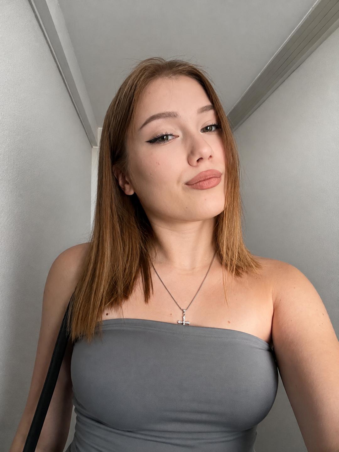 Image of cam model BobbyeWelson from XloveCam