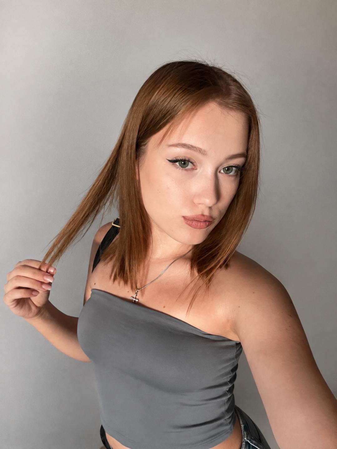 Image of cam model BobbyeWelson from XloveCam