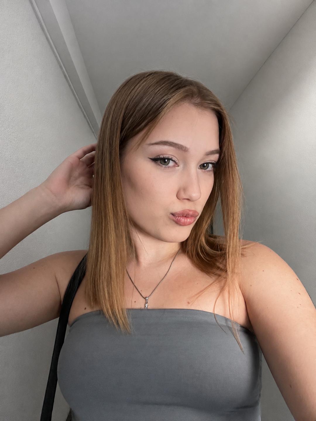 Image of cam model BobbyeWelson from XloveCam