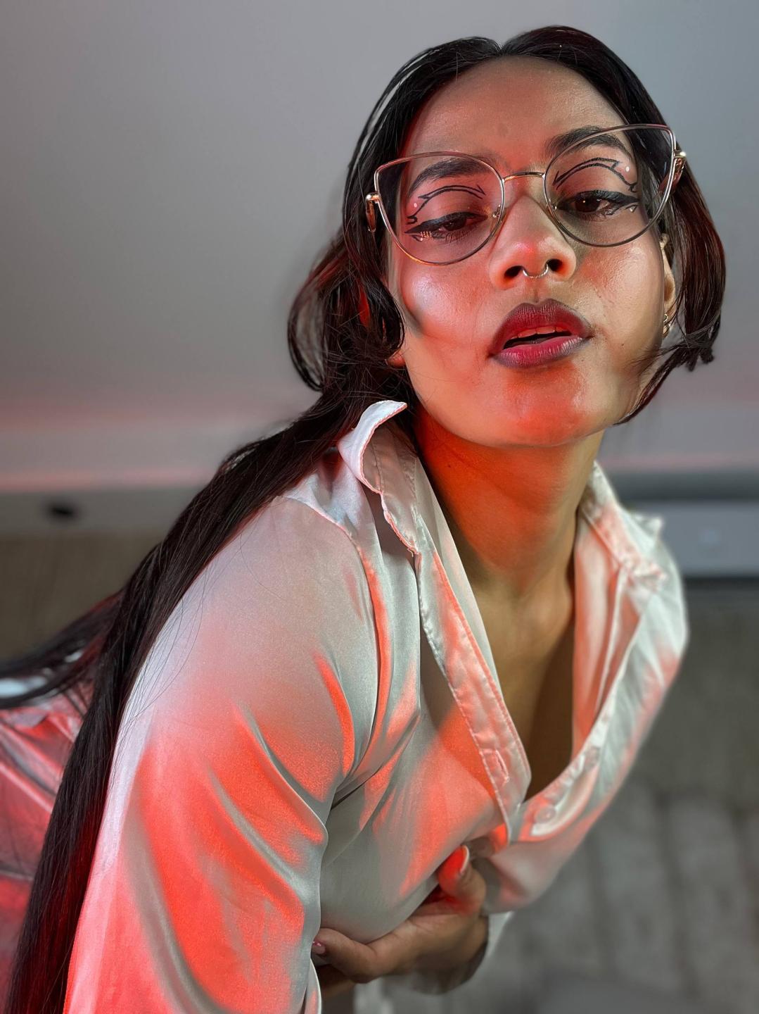 Image of cam model LilithRussoo from XloveCam