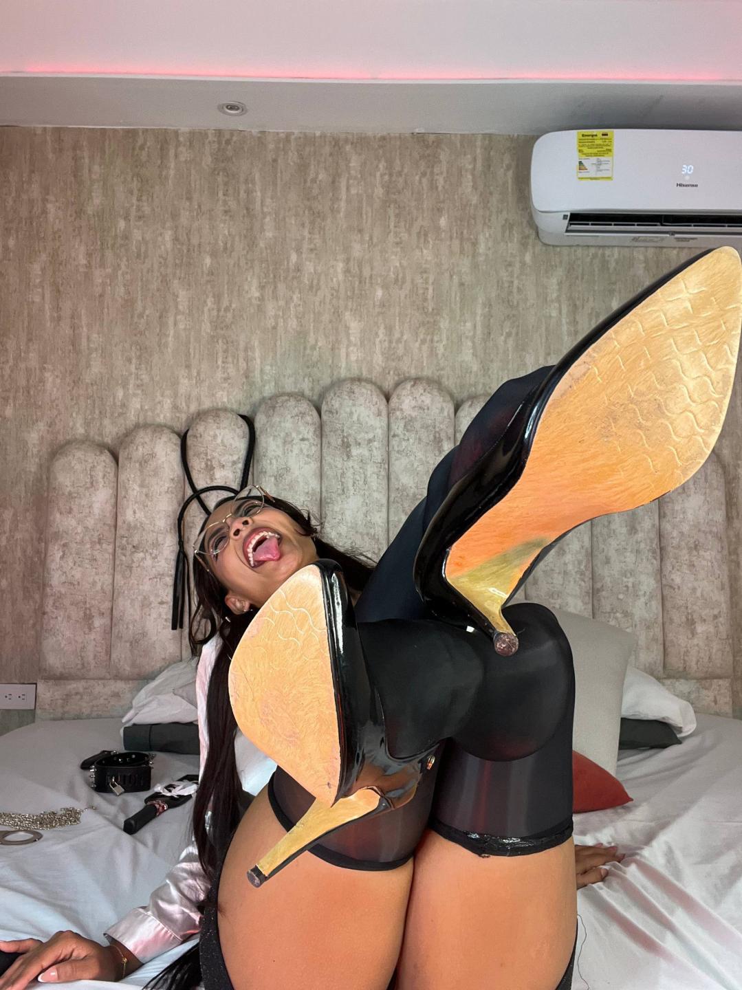 Image of cam model LilithRussoo from XloveCam