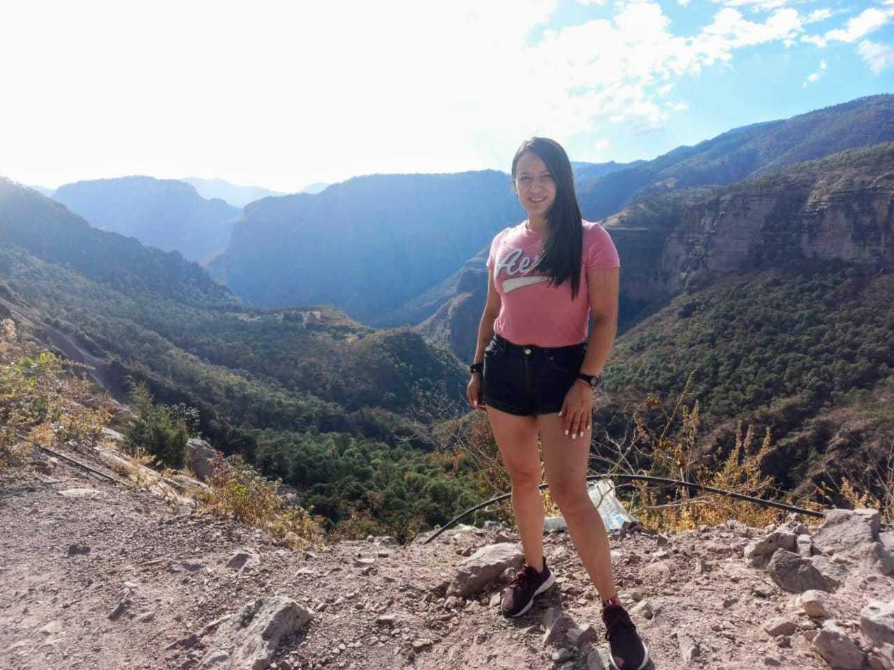 Image of cam model RoxanneBlair from XloveCam