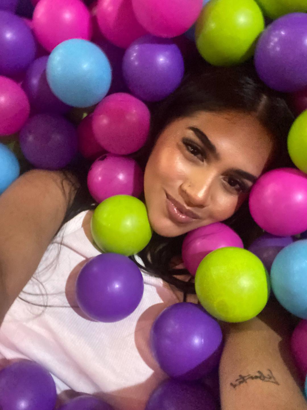 Image of cam model IsisFerrer from XloveCam