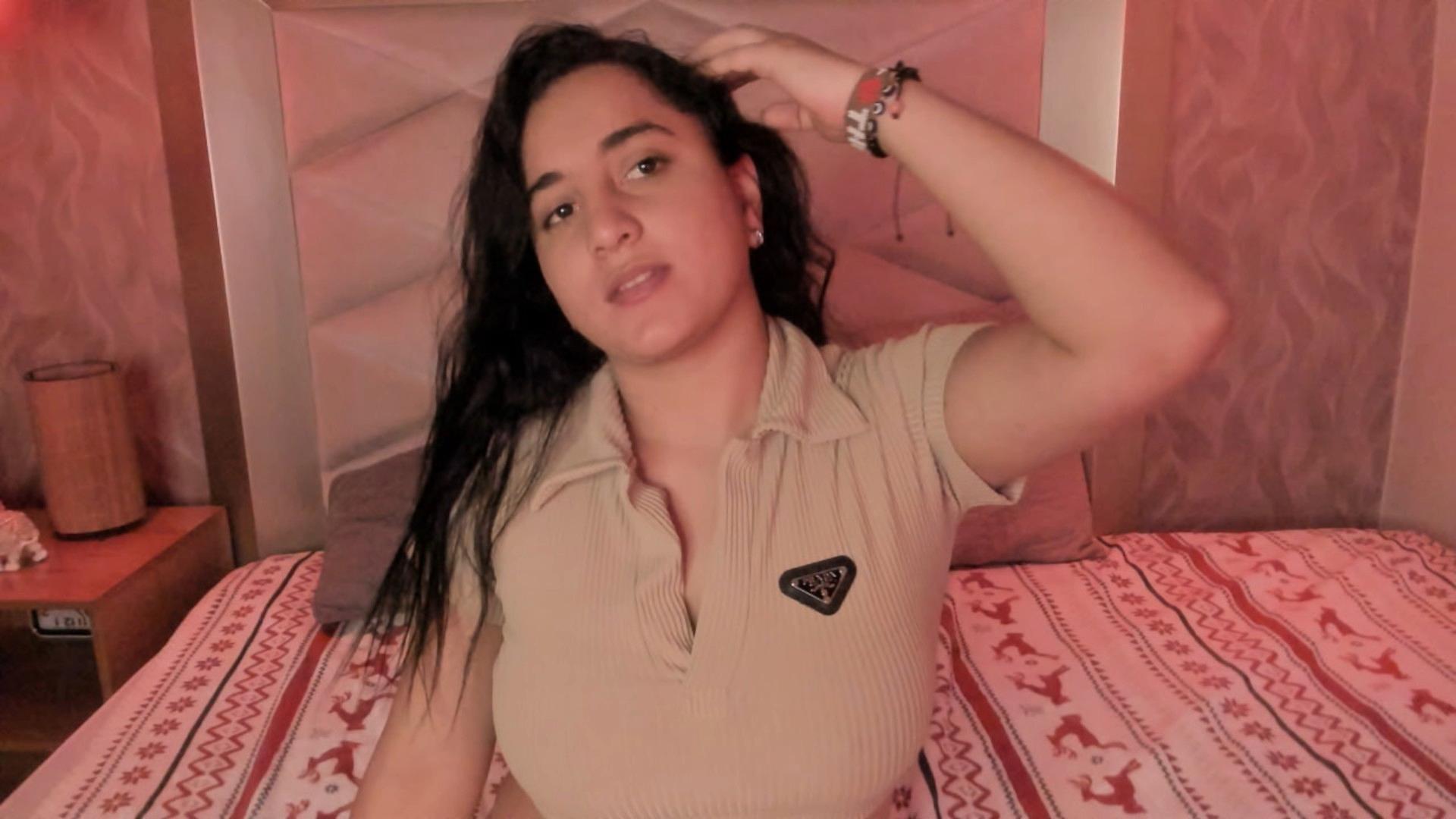 Image of cam model LisaStarkm from XloveCam