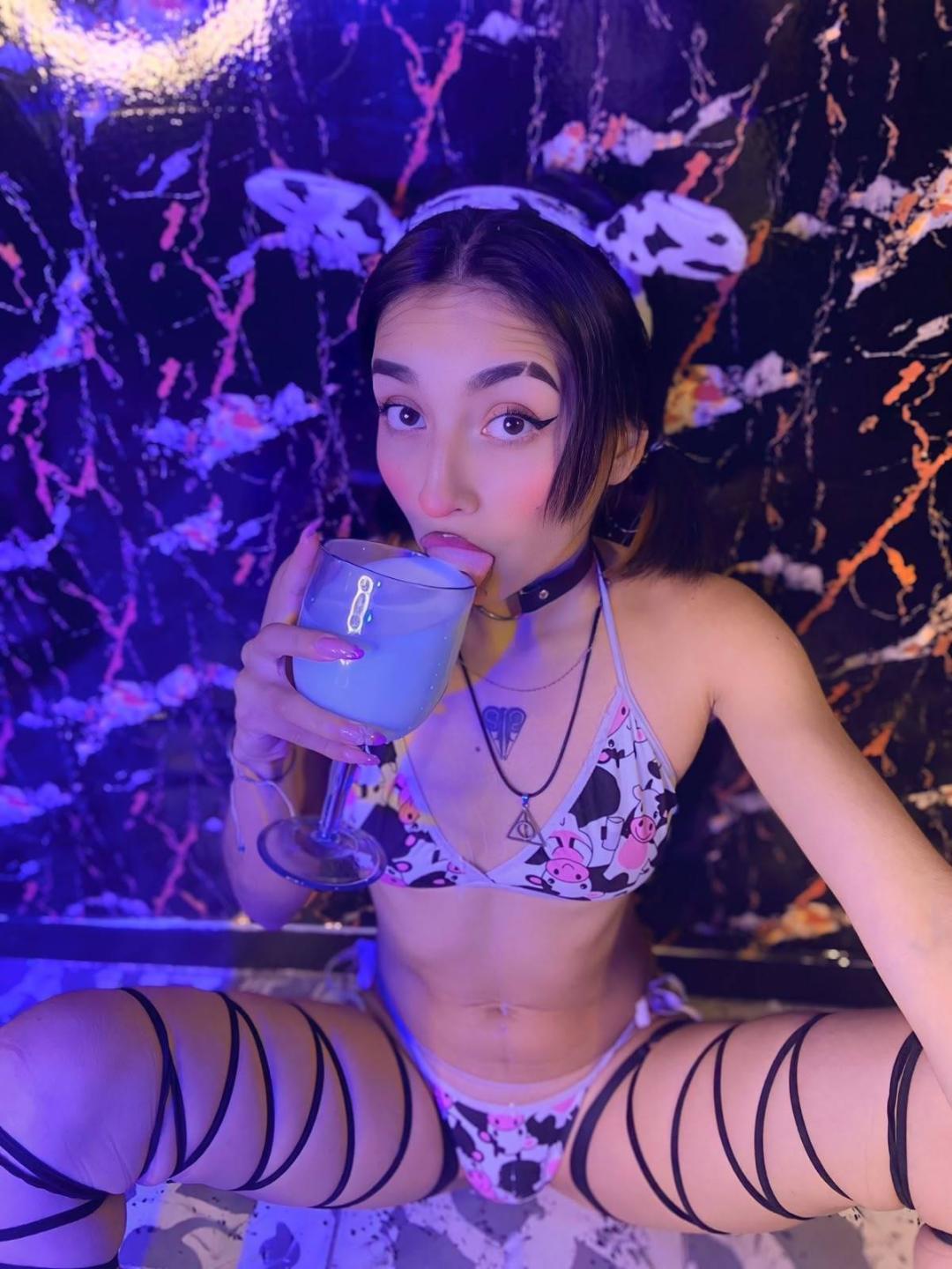 Image of cam model LunaixMoon from XloveCam