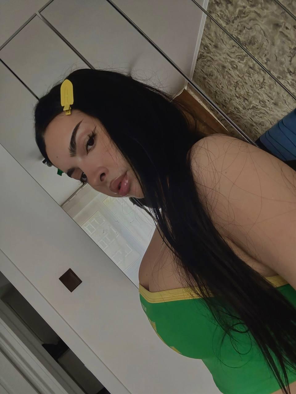 Image of cam model NouraMalvi from XloveCam