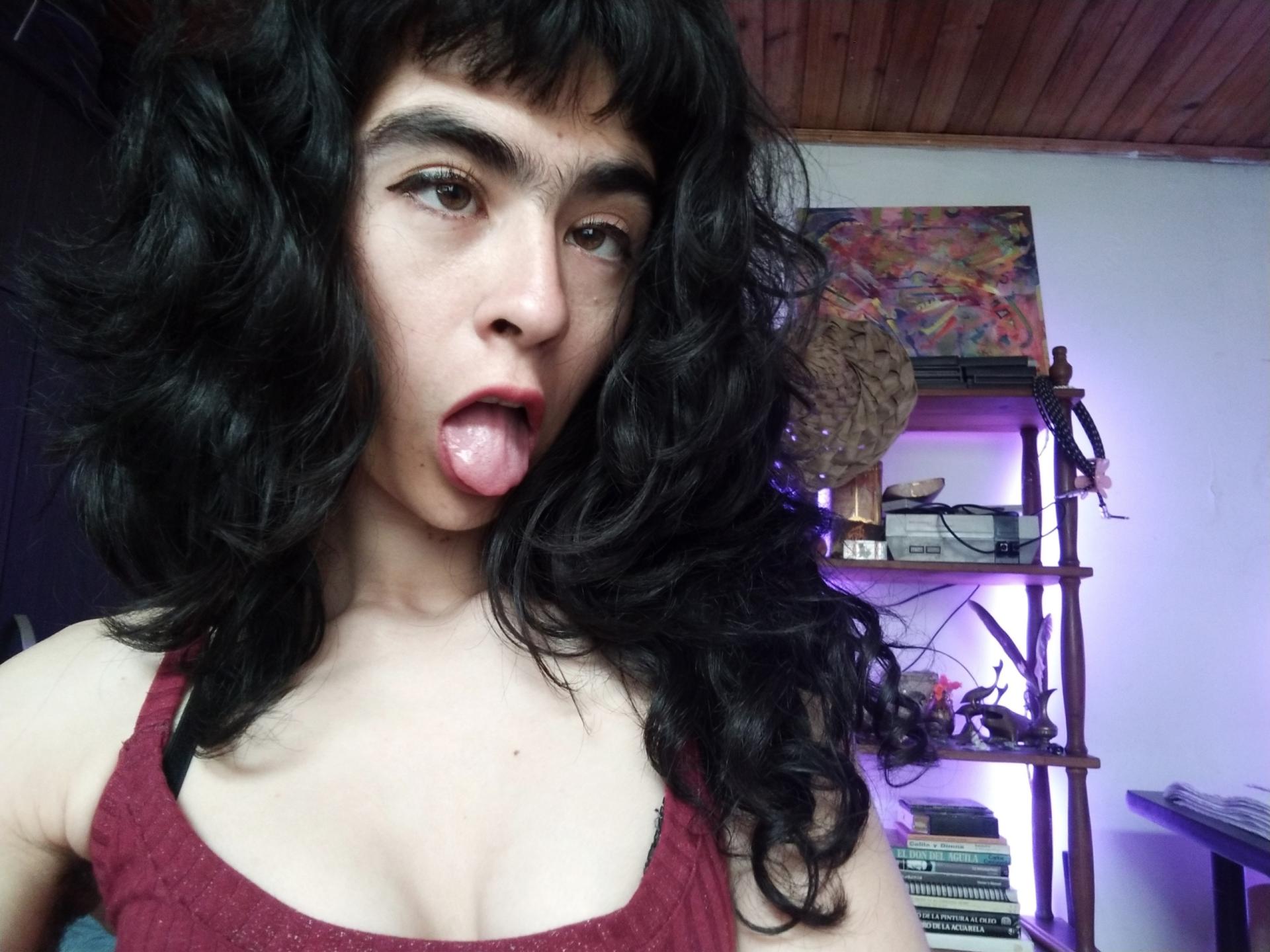 Image of cam model FridaBiscuit from XloveCam