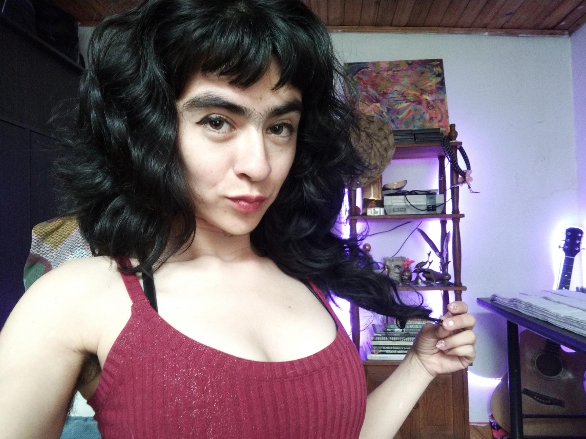Image of cam model FridaBiscuit from XloveCam