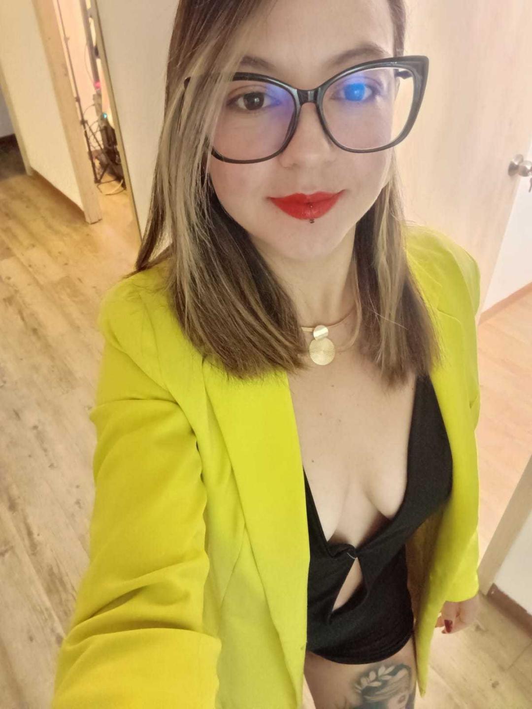 Image of cam model ArianaBlonde from XloveCam