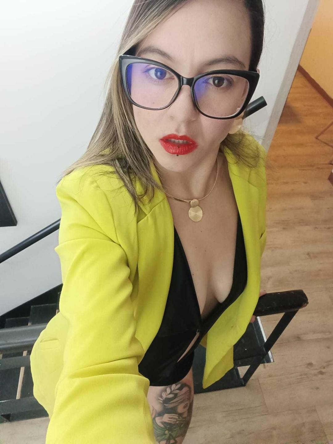 Image of cam model ArianaBlonde from XloveCam
