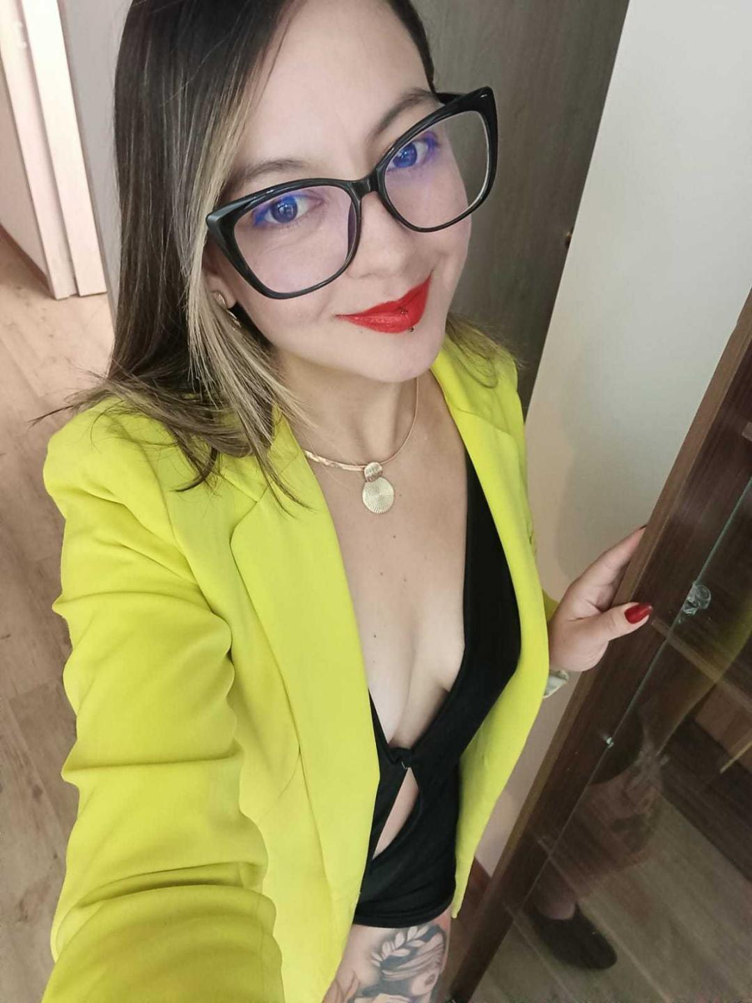 Image of cam model ArianaBlonde from XloveCam